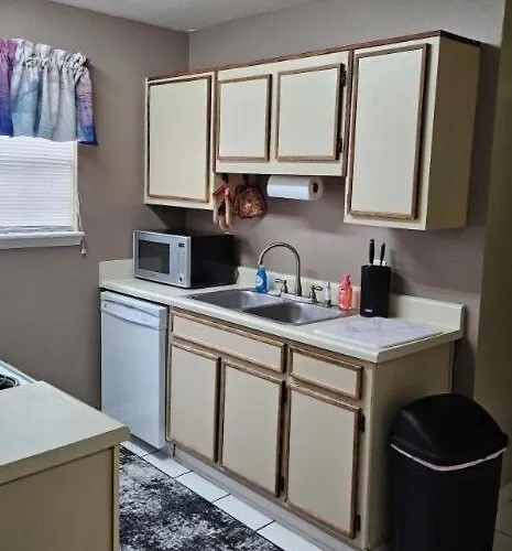 Relaxing Retreat House On Chateau Lane * Tallahassee