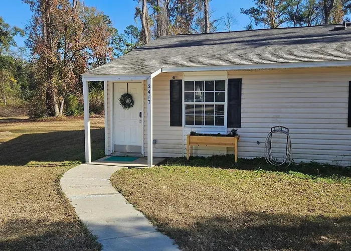 Relaxing Retreat House On Chateau Lane Tallahassee